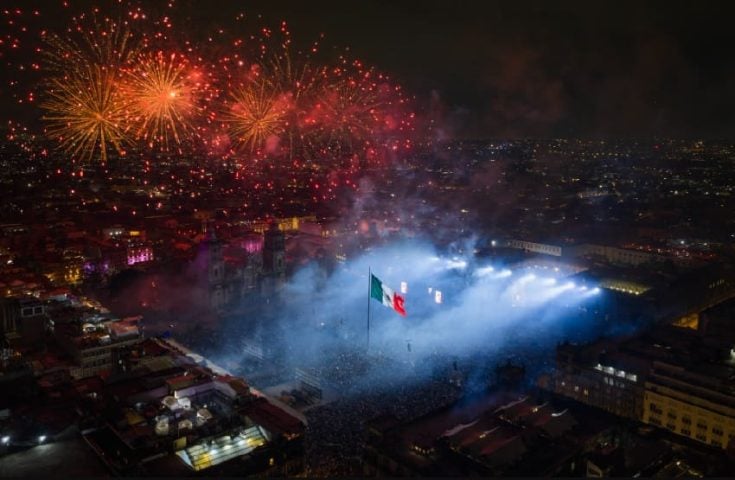 La primera mujer presidenta de México lidera el 215 ° Grito de la Ceremonia de Independencia