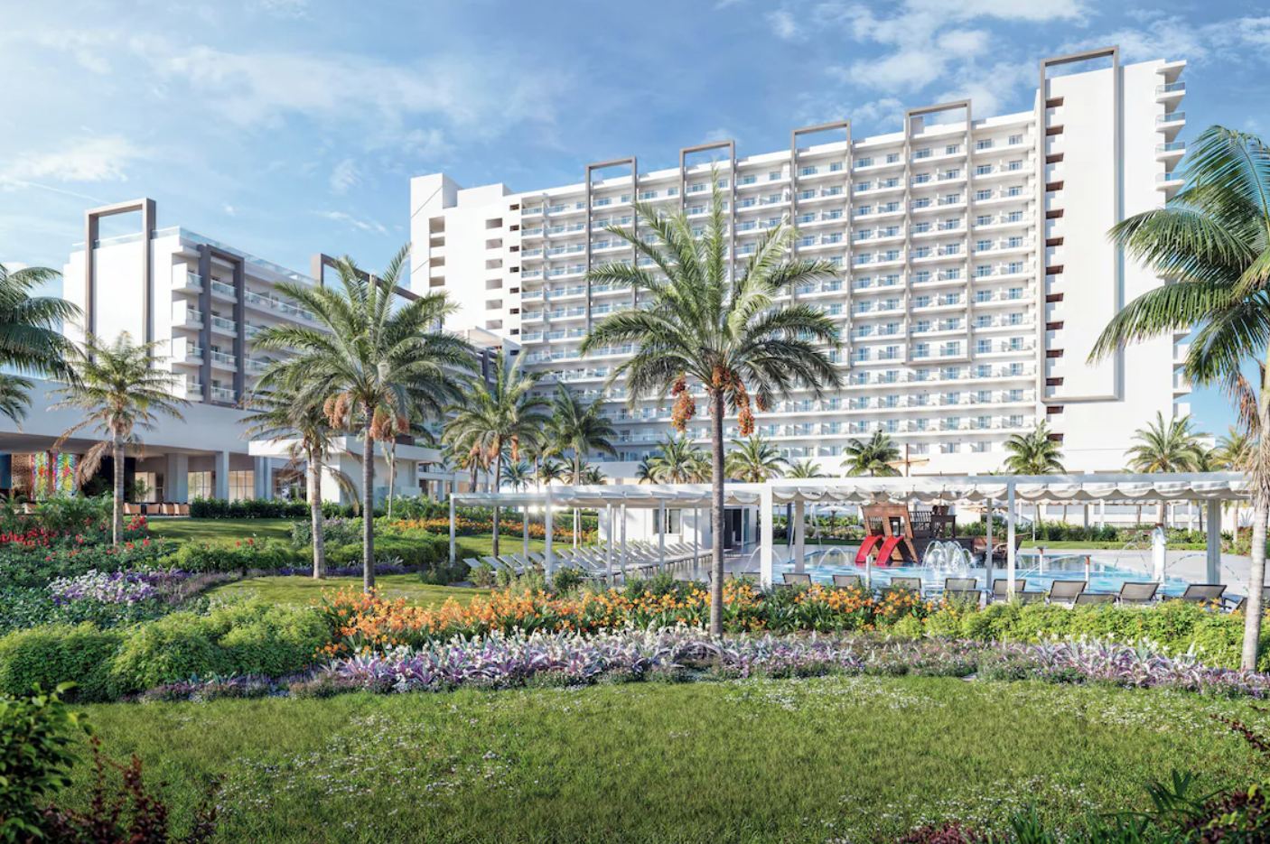 Área de jardín y piscina riu