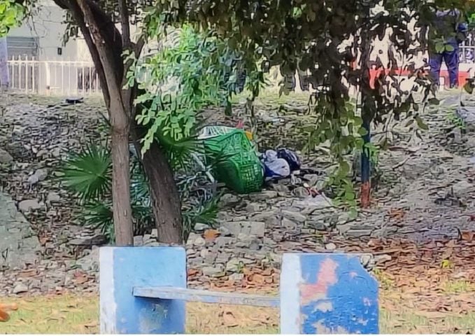 Residentes informan que se encontró un cuerpo en bolsas dentro de un carrito de compras