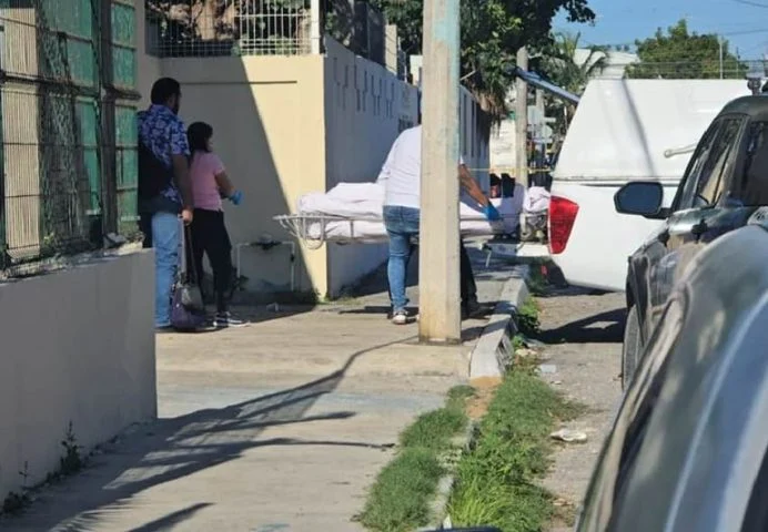 Vendedor playero que vendía dulces y maní muere en acera del PDC