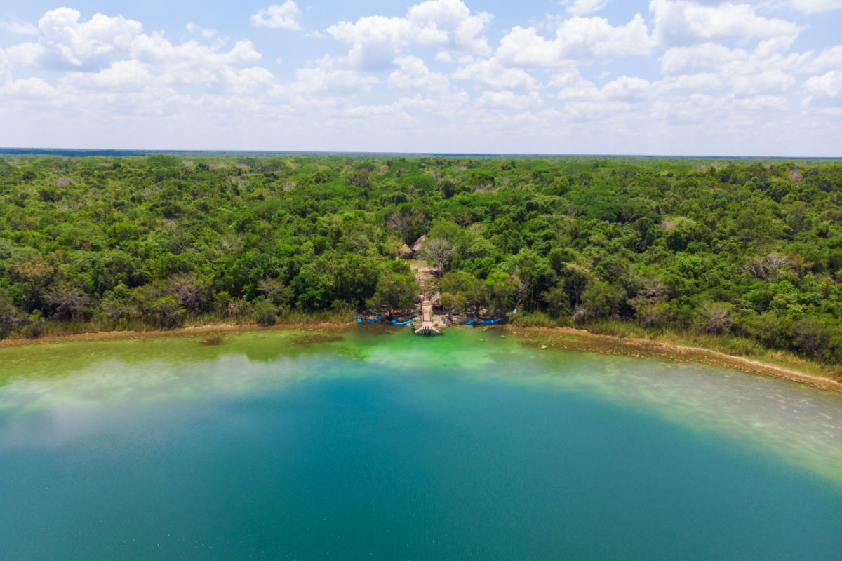 Vista aérea de Punta Laguna, Quintana Roo, México.