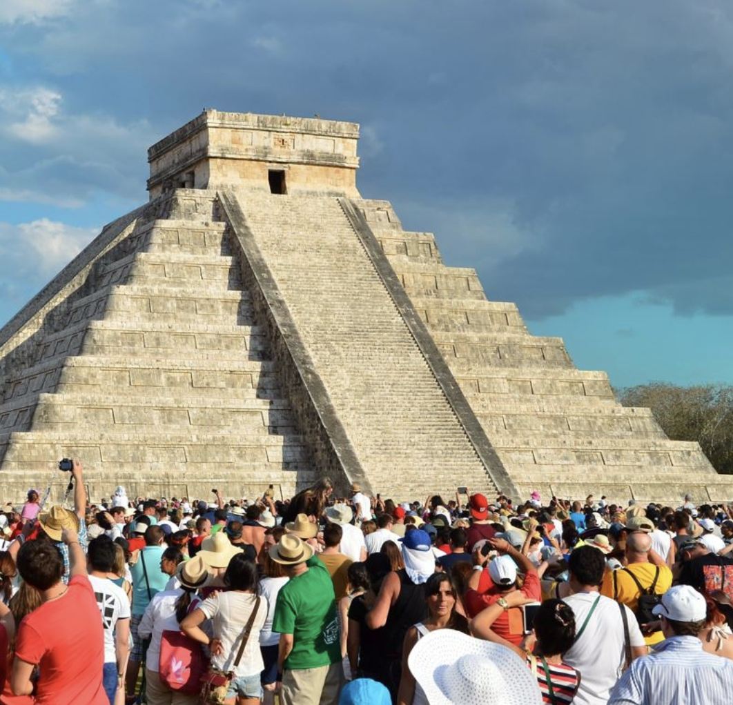 Multitudes en Chichén Itzá