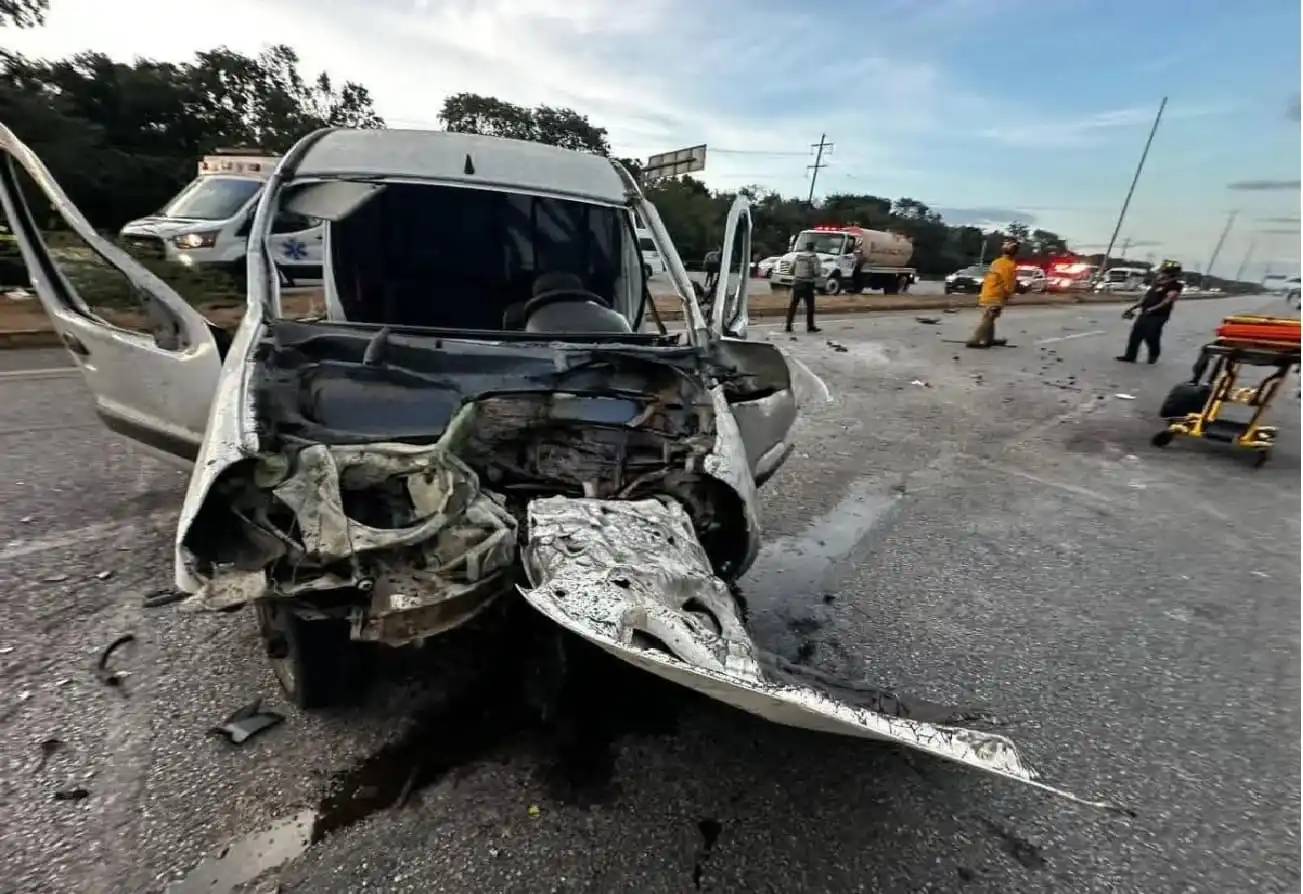 Cinco trasladados a hospitales del PDC tras un accidente de dos vehículos cerca de Xpu-Ha