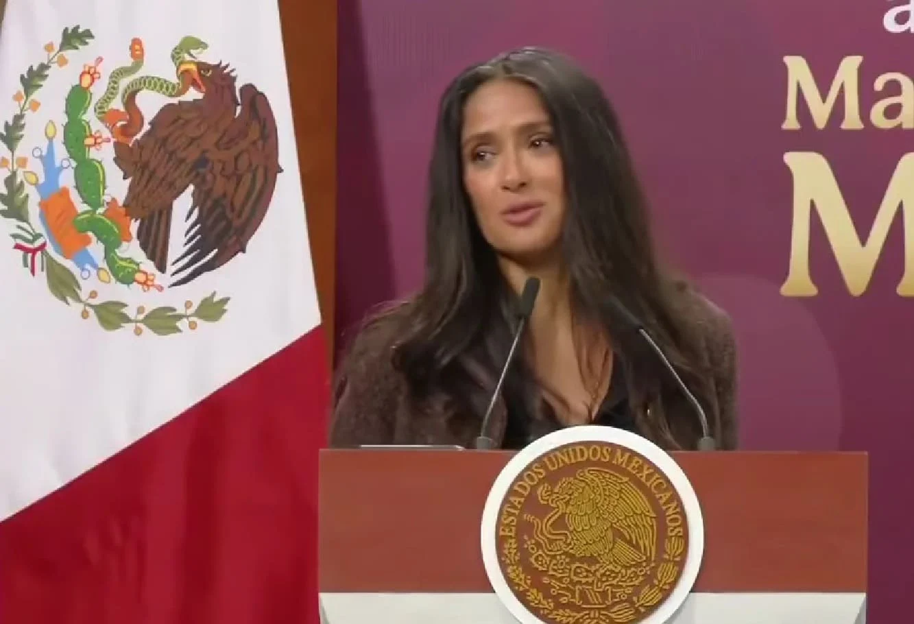 Actriz Samla Hayek participa en rueda de prensa presidencial apoyando el cine mexicano