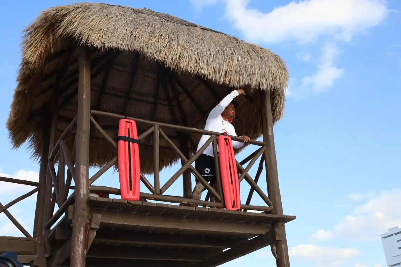 Socorristas de Cancún realizan 18 rescates acuáticos en zona hotelera en un día