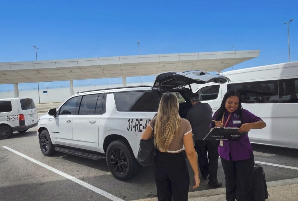 5 cosas que los viajeros no deben hacer al aterrizar en el aeropuerto de Cancún en 2026 - Foto original de Trevor Kucheran