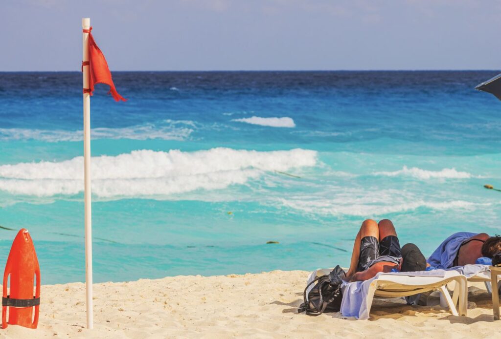 Advierten a turistas que visitan Cancún tener precaución en todas las playas tras 18 incidentes