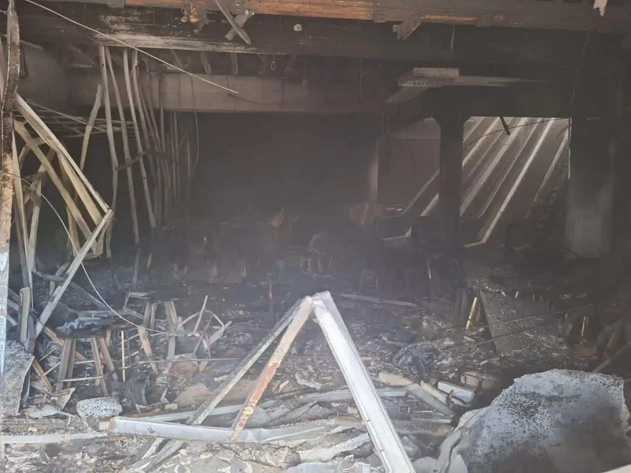 Bomberos sofocan segundo incendio en Zona Hotelera de Cancún en menos de 24 horas