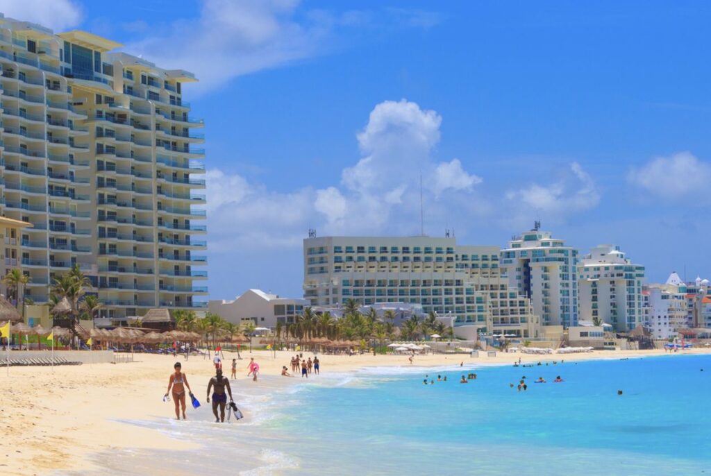 El error número uno que cometen los viajeros de Cancún al registrarse temprano en su resort