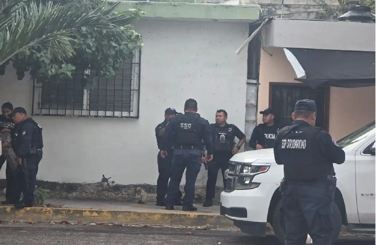 Grupo de turistas estadounidenses detenidos en Playa del Carmen por conducir vehículo de alquiler robado