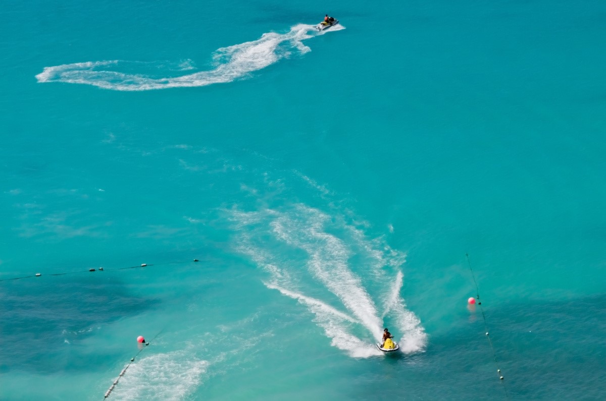 La Marina toma medidas enérgicas contra los operadores de motos acuáticas que trafican con drogas en Cancún