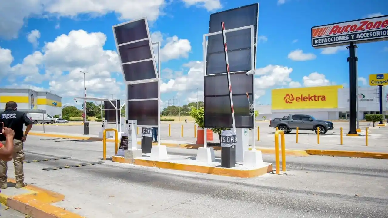 Ciudad cierra otro parqueado en Cancún por violaciones e irregularidades