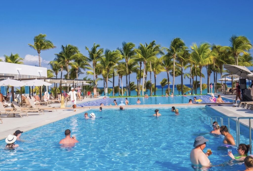 5 lugares en Cancún donde gastarás MUCHO más dinero del que planeaste en 2026