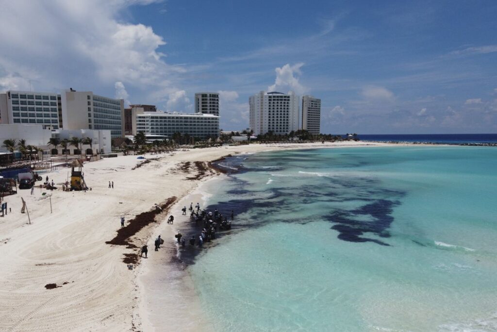 Cómo comprobar las cámaras web de sargazo en vivo de su resort en Cancún
