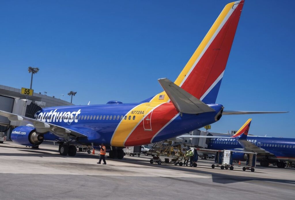 Avión en el aeropuerto de asfalto de Cancún