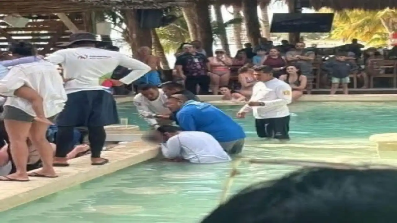 Un niño se ahoga en la piscina del club de playa durante una excursión de un día en catamarán