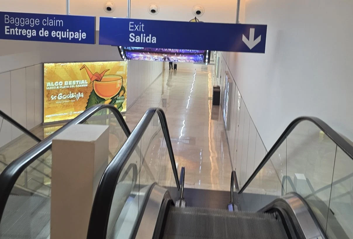 Llegadas al aeropuerto - Foto original de Trevor Kucheran