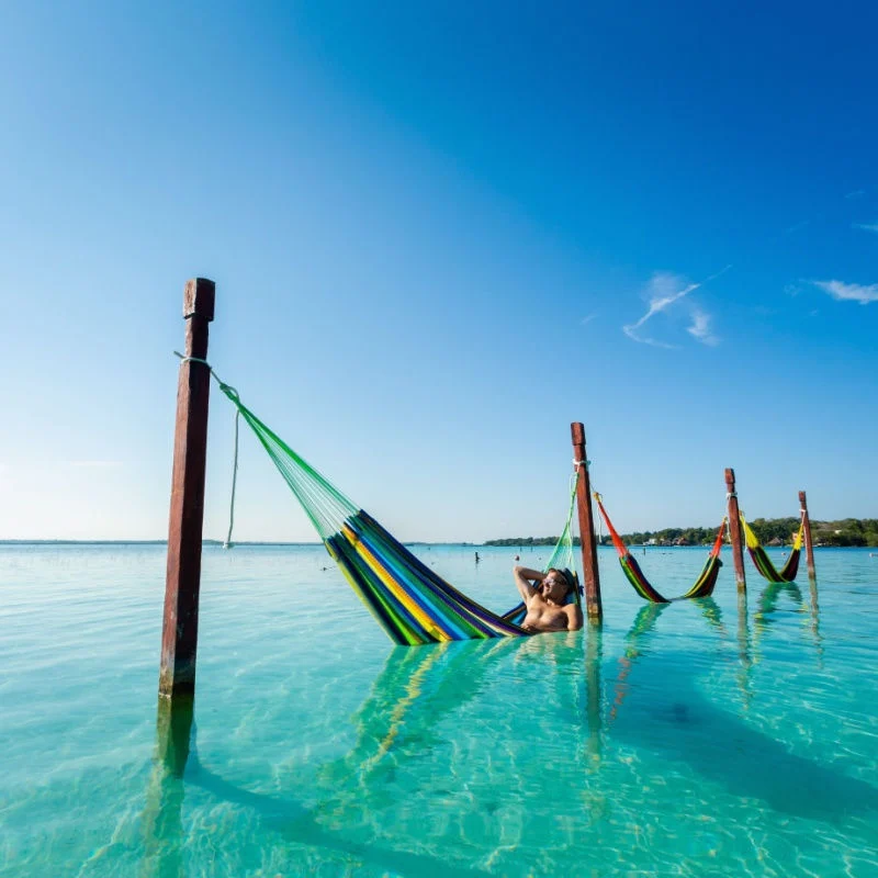 una zona de relax en bacalar con viajera