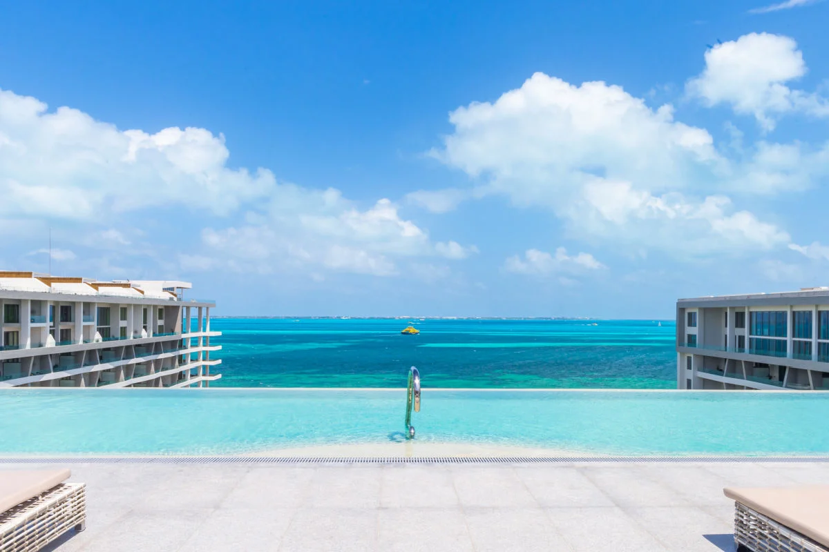 Piscina en la azotea de Garza Blanca Cancún