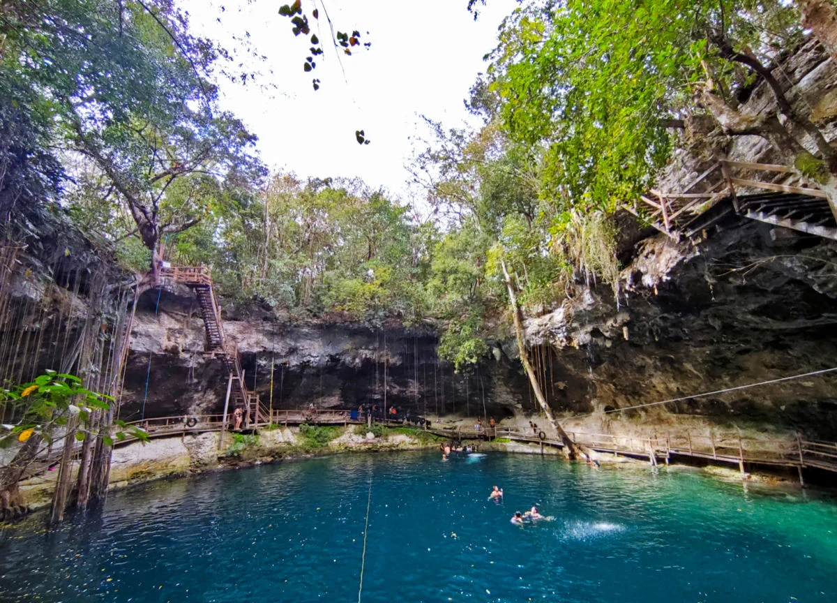 Cenote Xcan ché, X'Canche, Pueblo Ek Balam, Pozo natural, Dolina, Yucatán, México