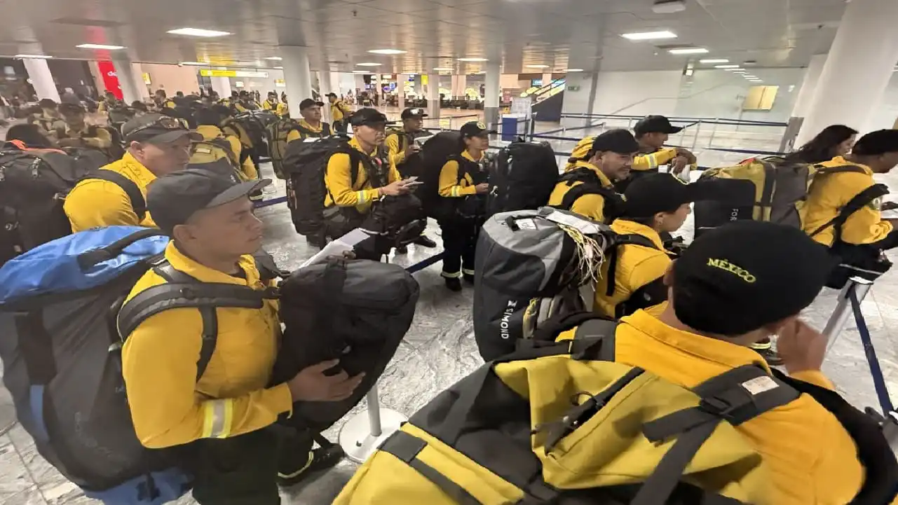 Gobierno de México envía segundo grupo de bomberos forestales para ayudar a combatir incendios en Ontario