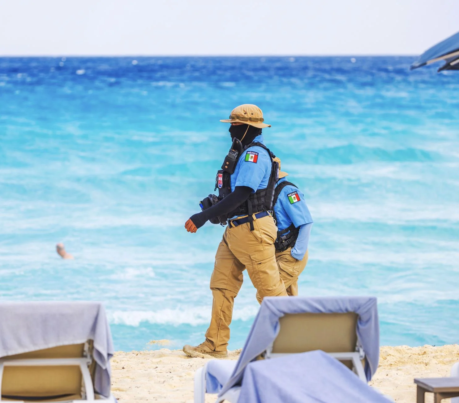 playa policia cancun