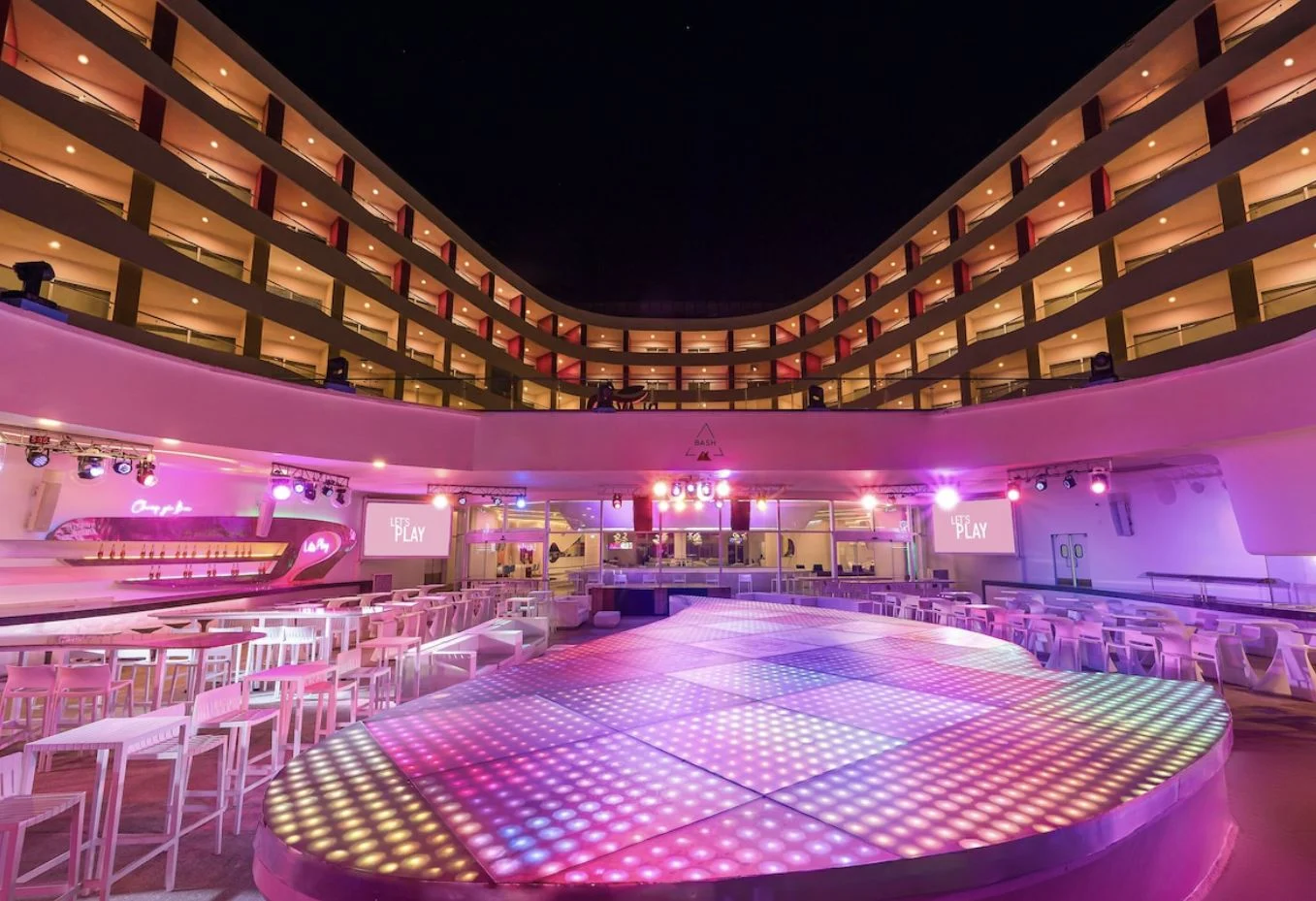 Tentación Resort Cancún.