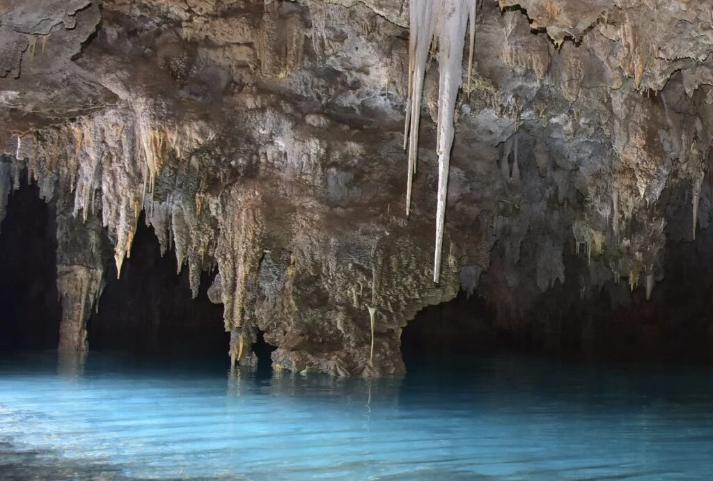5 experiencias extrañas en Cancún escondidas justo afuera de tu resort para 2026