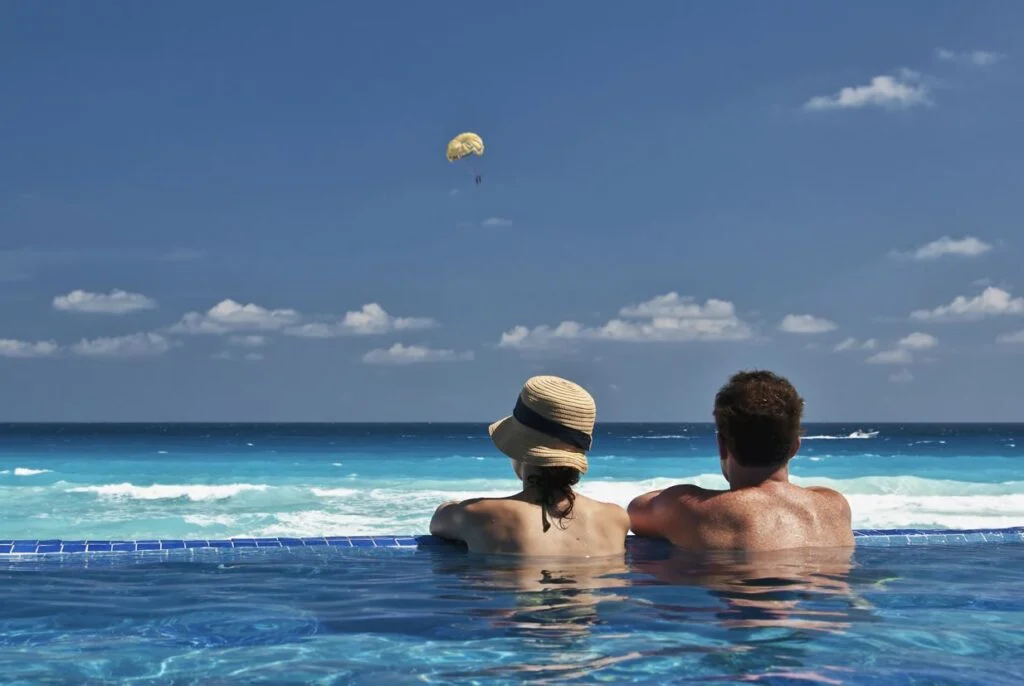 ¿A algunos viajeros se les está cobrando la salida de Cancún? No es tan simple 1