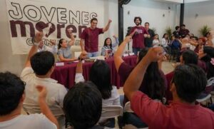 Gino Segura fortalece Morena en Chetumal