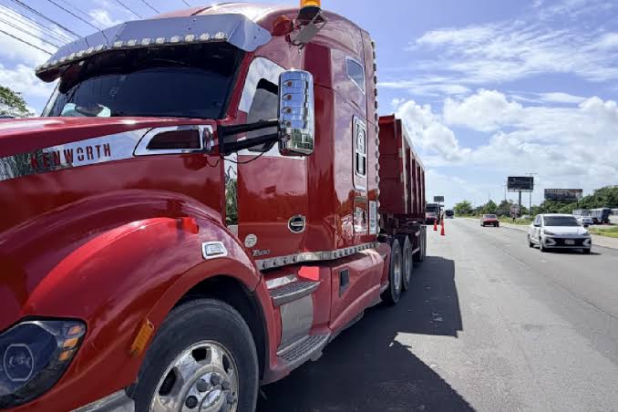 Protesta de transportistas en Cancún
